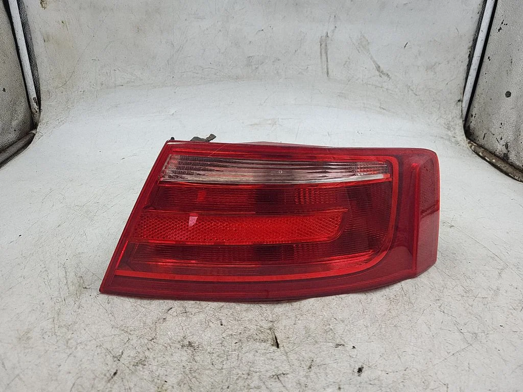 Rear/tail lights 8T0945096