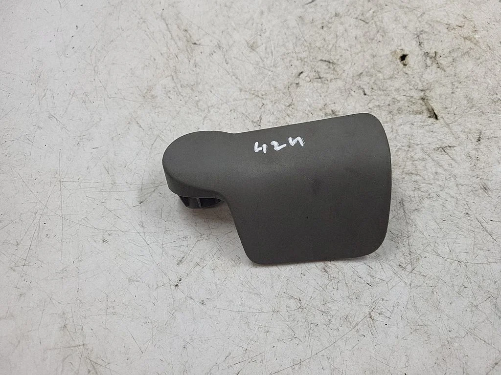 Engine bonnet (hood) release handle 8T1823533