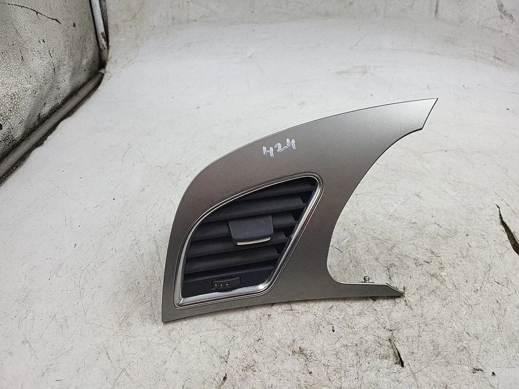 Dashboard side air vent grill/cover trim 8T1820901B