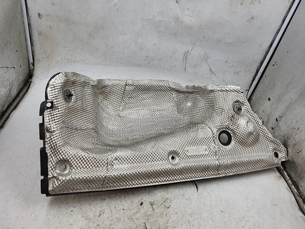 Heat shield in engine bay 8K0805297
