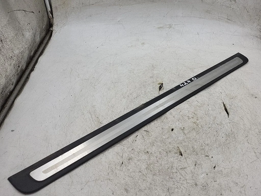 Front sill trim cover 8T0853374