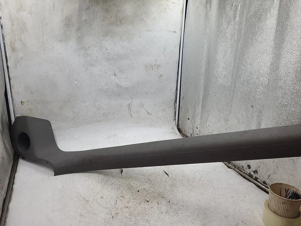 Front sill trim cover 8T0853906