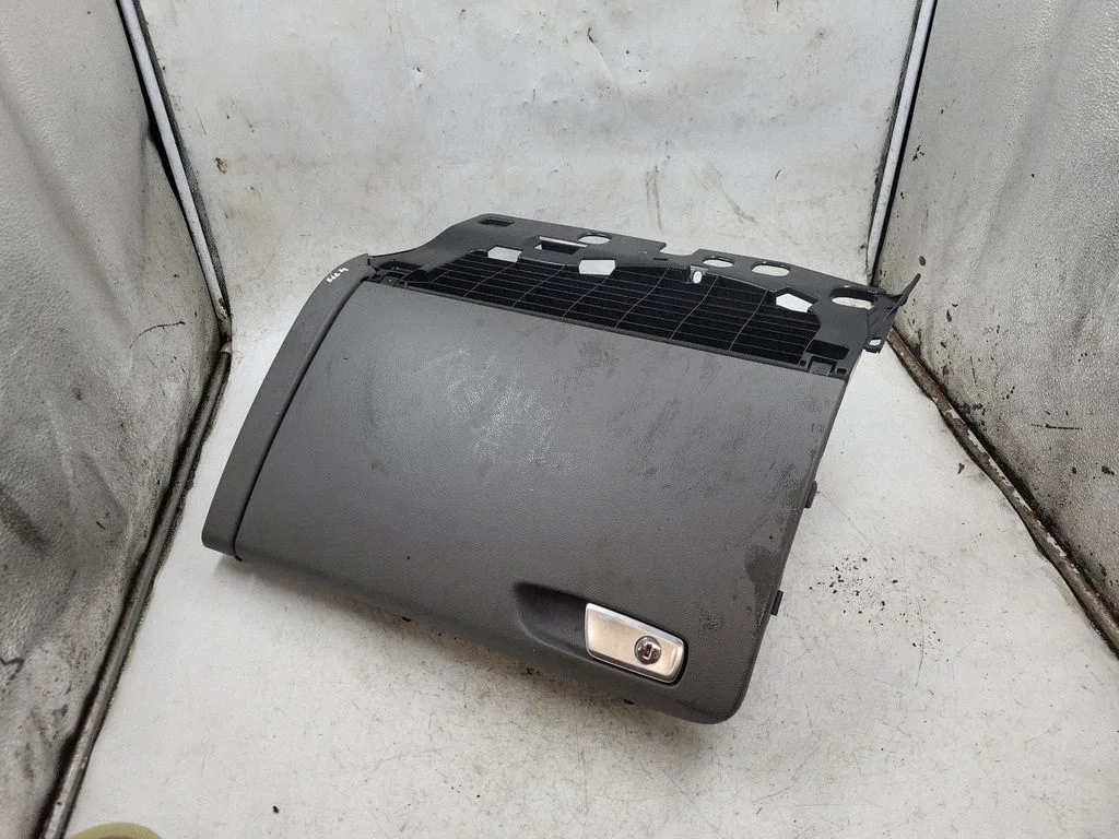 Glove box 8K1857035