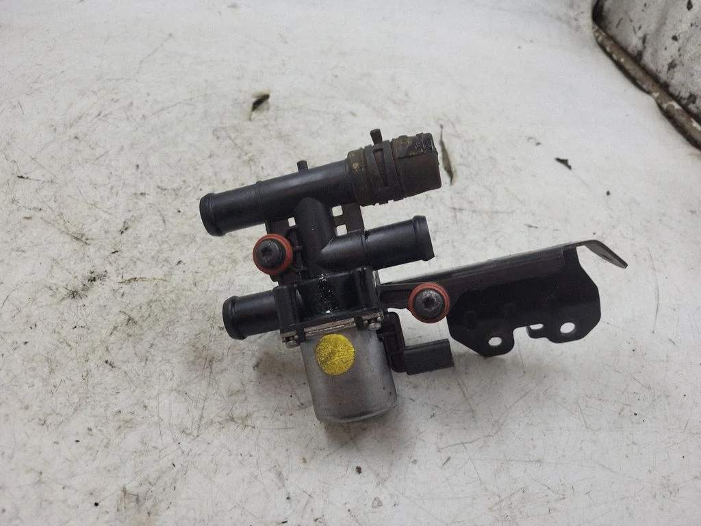 Coolant heater control valve 8E0820036