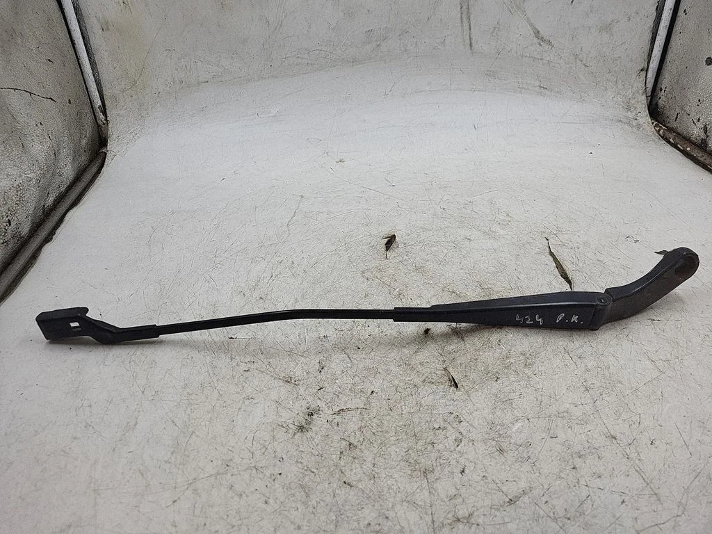 Front wiper blade arm