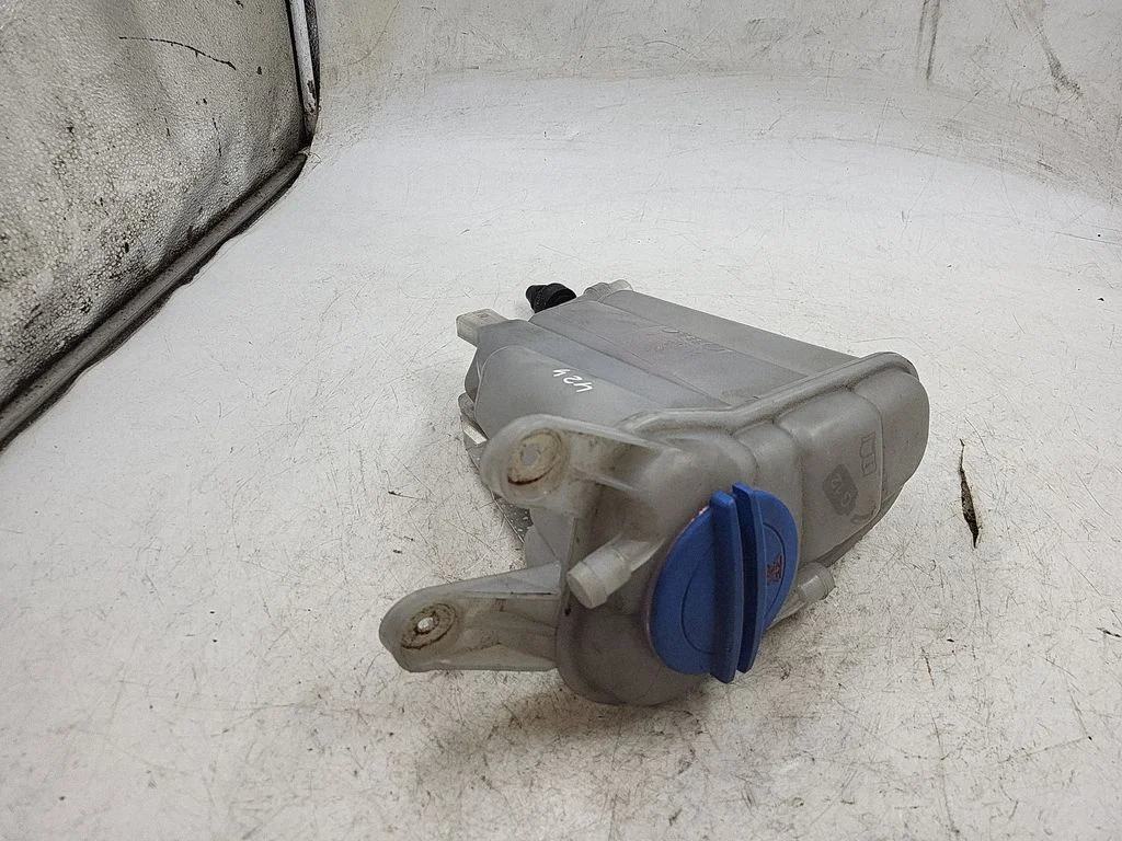 Coolant expansion tank/reservoir 8K0121405M