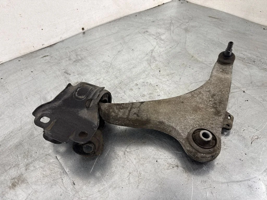 Front lower control arm/wishbone 31340128