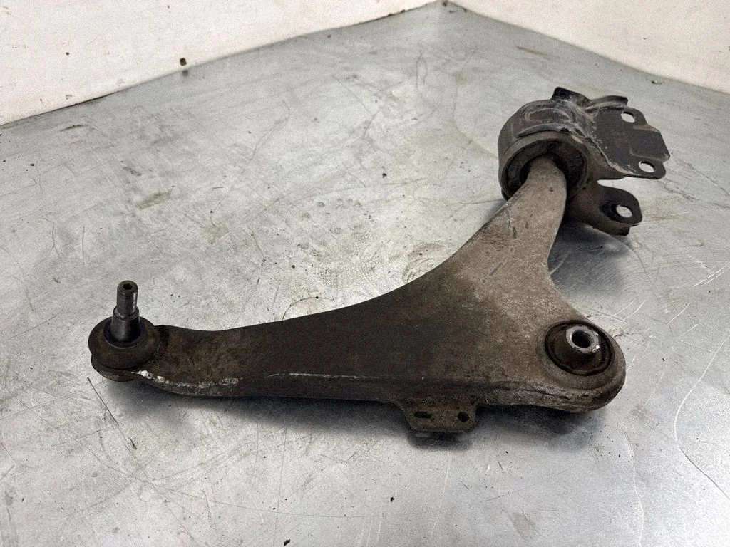 Front lower control arm/wishbone 31340127
