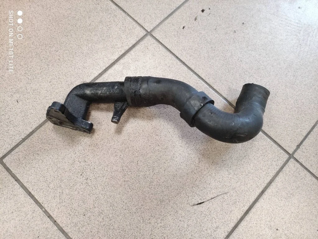 Engine coolant pipe/hose 070121133B