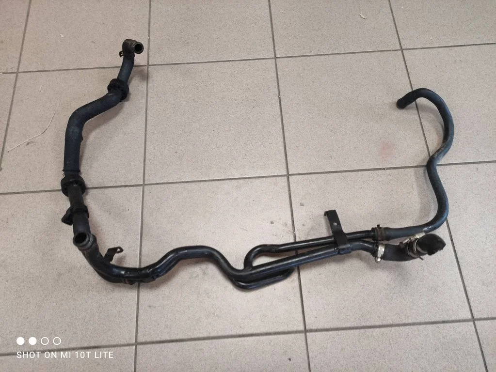 Engine coolant pipe/hose
