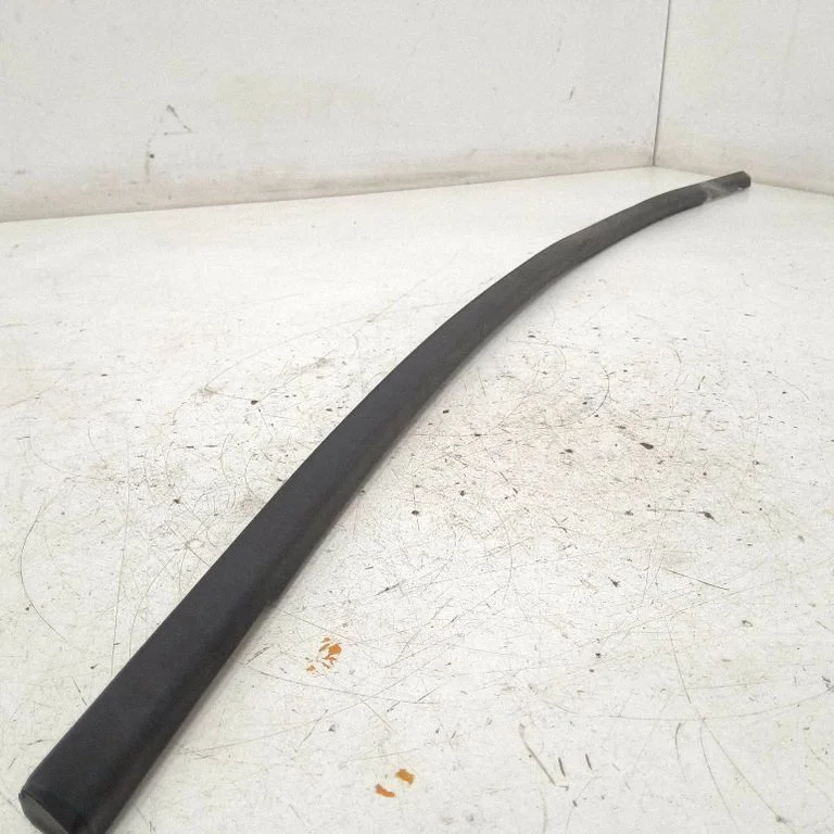 Windshield trim – front left