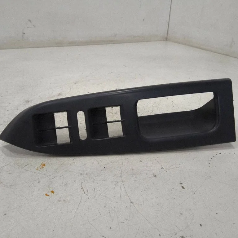 Front door window switch trim 1T1867371H