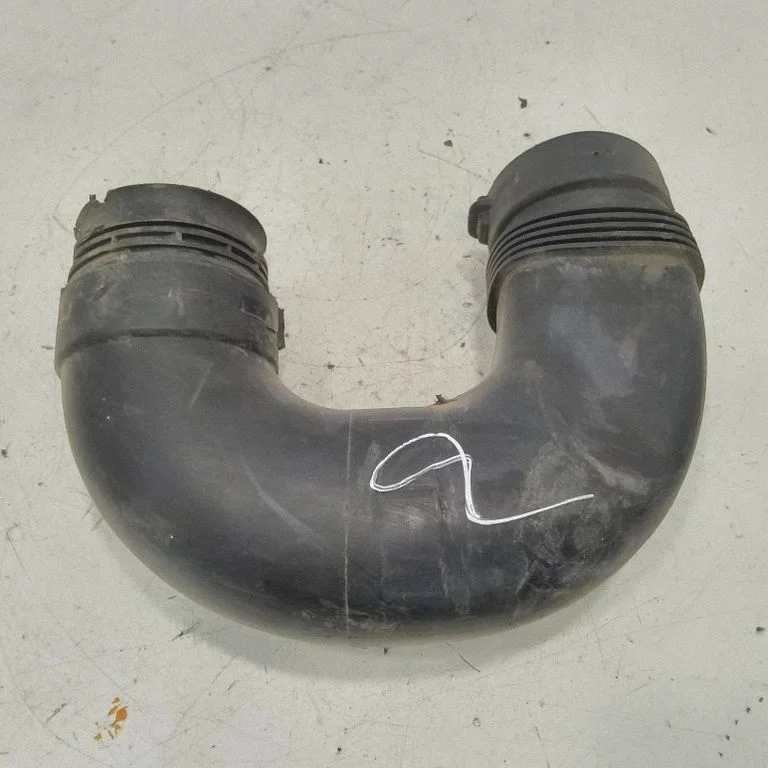 Air intake hose/pipe 1K0129618