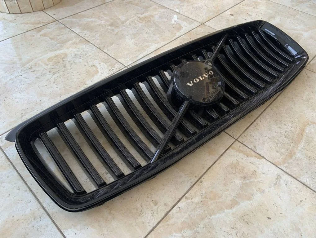 Atrapa górna (grill) 32365192