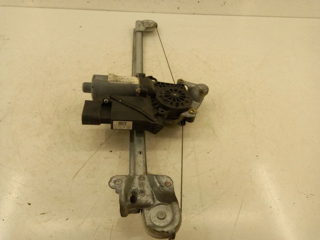 Rear window lifting mechanism without motor – Mercedes-Benz E-Class W210 (1995-2002)