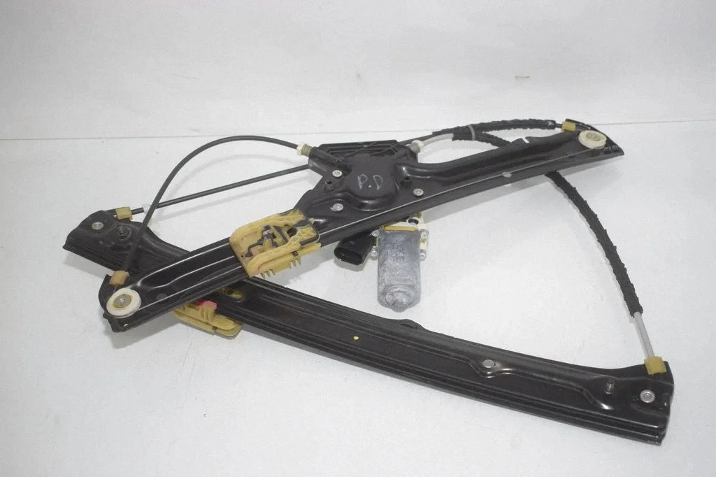 Front door window regulator with motor 7286484