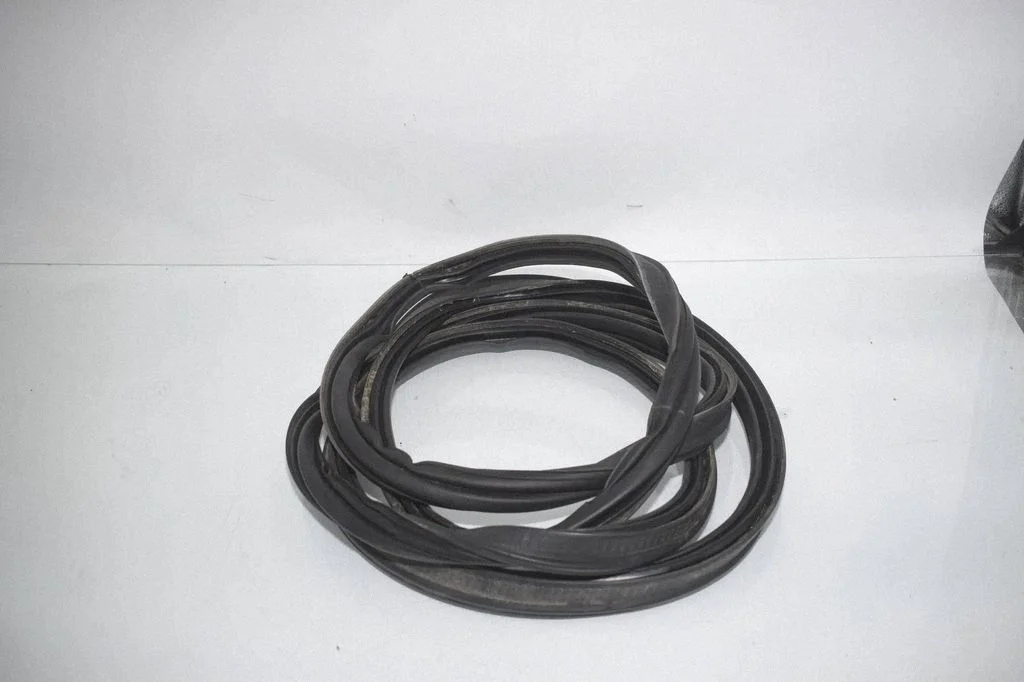 Loading door rubber seal (on body) 7385847