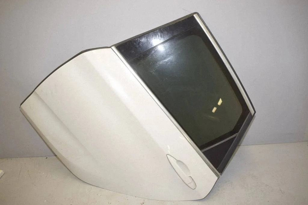 Rear door – rear left