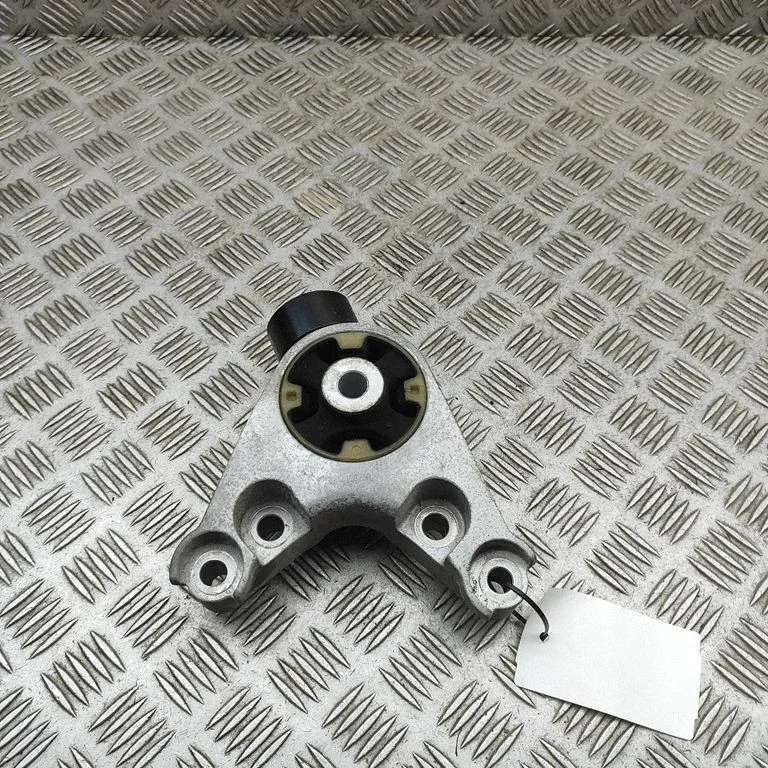 Dzinēja spilvens 3001530BA01