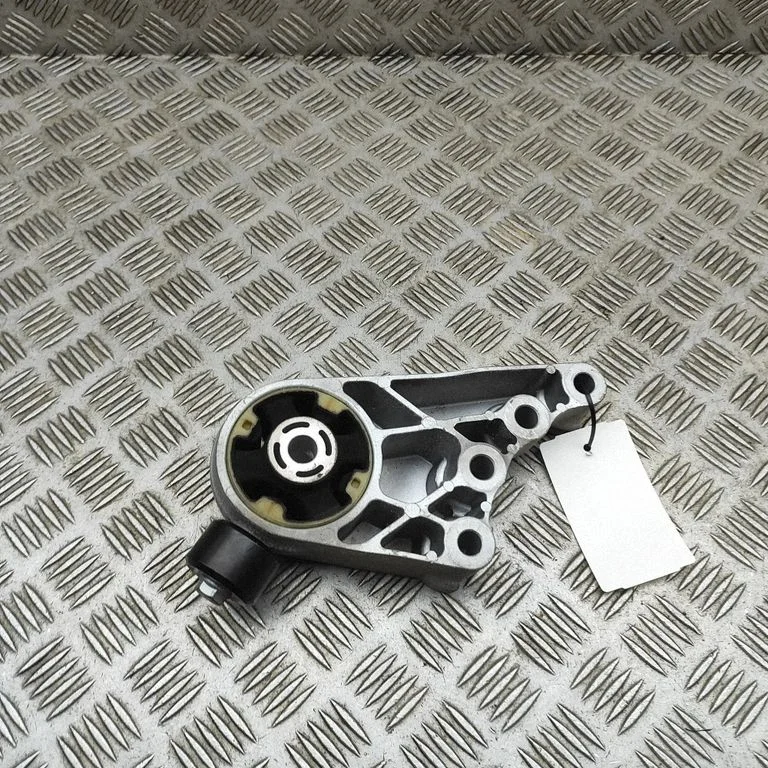 Dzinēja spilvens 3001570BA01