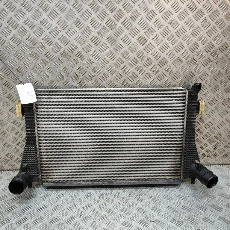 Starpdzesētāja (interkūlera) radiators 5Q0145803N