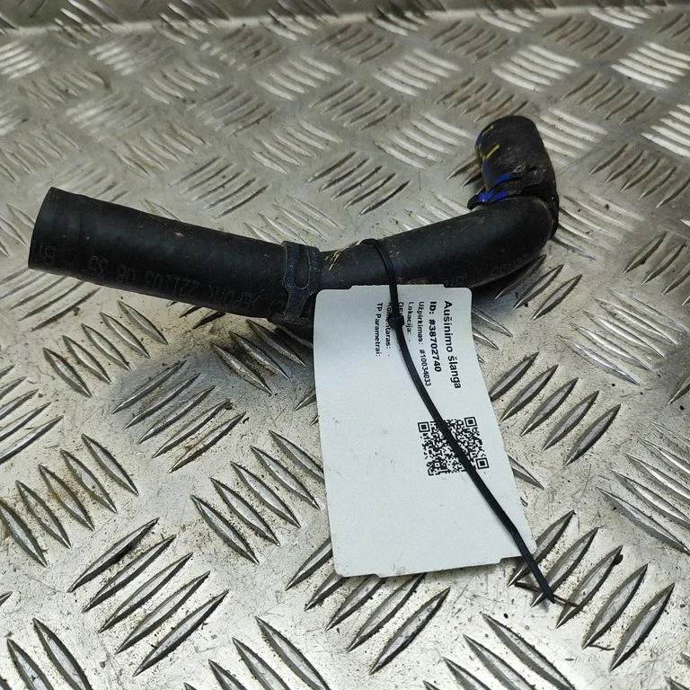 Przewody układu chłodzenia silnika EM2E8101540A
