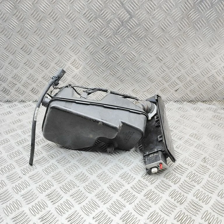 Logu mazgāšanas šķidruma tvertne A2978802501