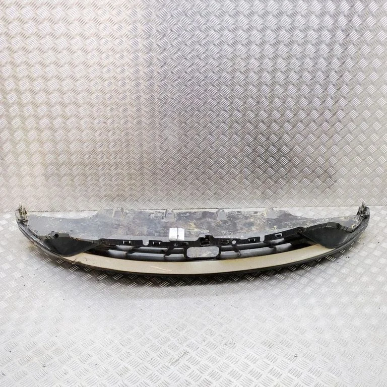 Atrapa przednia (grill) EM2EU2803112