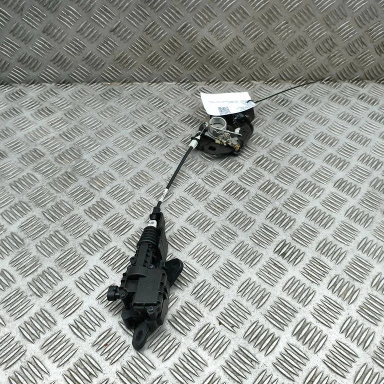 Motora pārsega slēdzene 164307100A