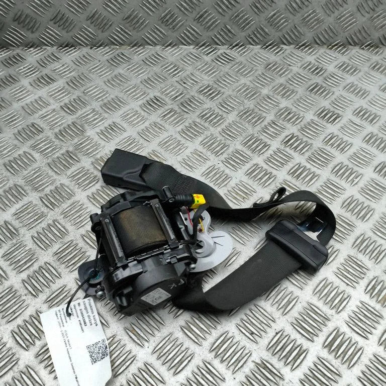 Front seatbelt – Tesla Model 3 Highland (2024-)