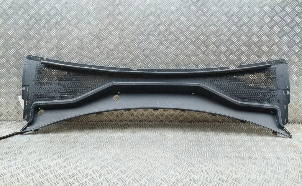 Podszybie (osłona wycieraczek) SA3HK5302111