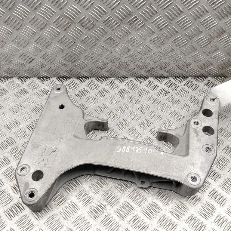 Gearbox mounting bracket 9485334