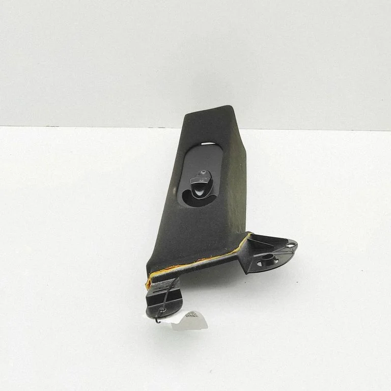 (B) pillar trim (top) 68215800