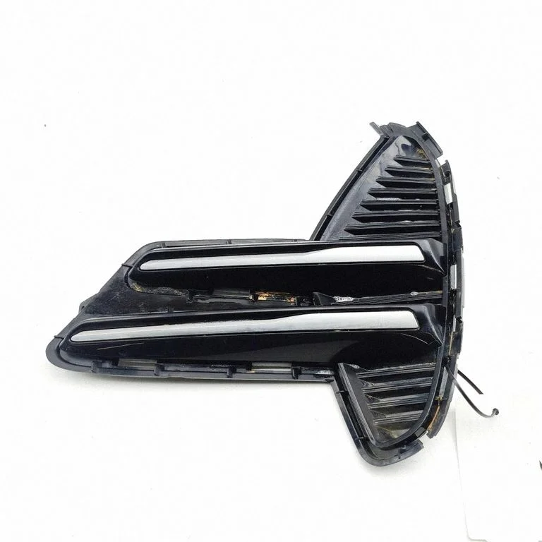 Atrapa przednia (grill) SA3HKU2803114