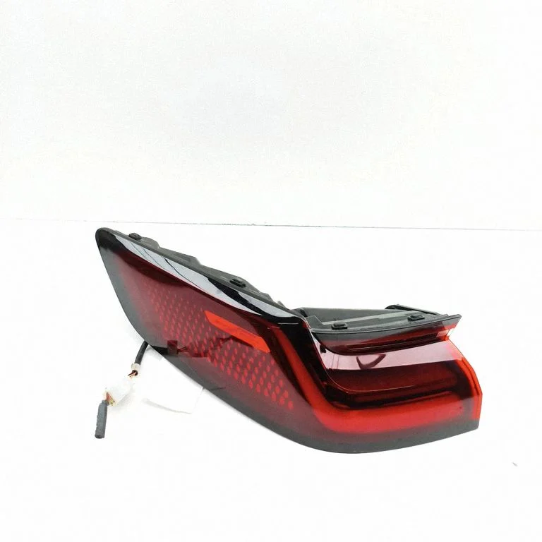 Lampa tylna w błotniku SA3HKU4133010