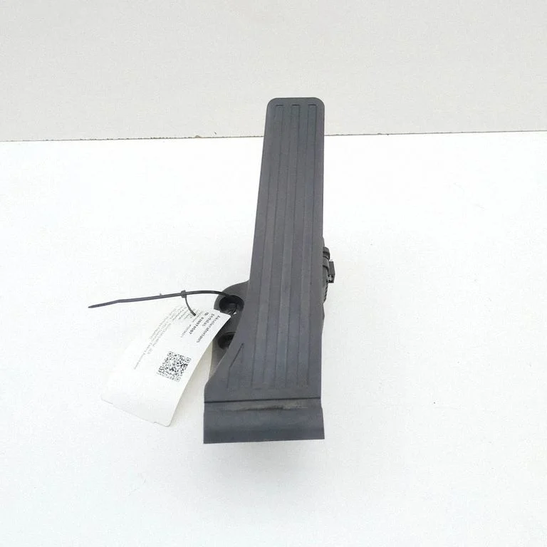 Accelerator throttle pedal A2053000004