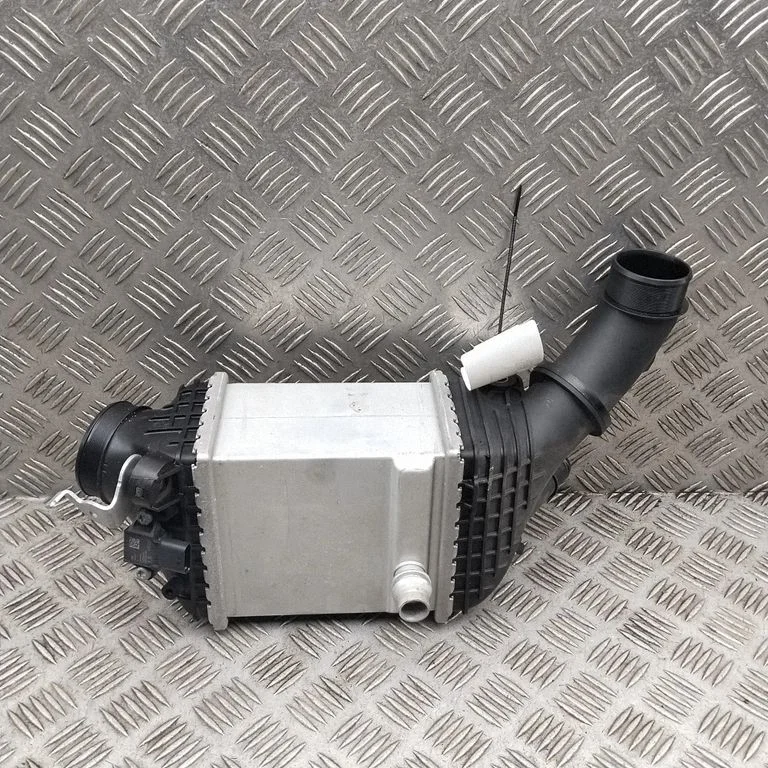 Vahejahuti radiaator 8644433