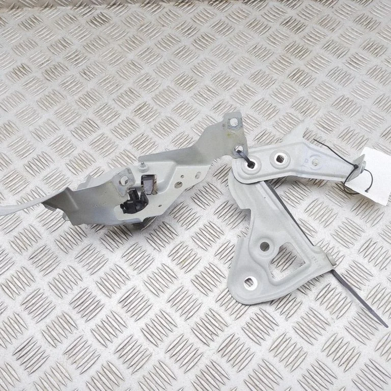Fender mounting bracket 7419406