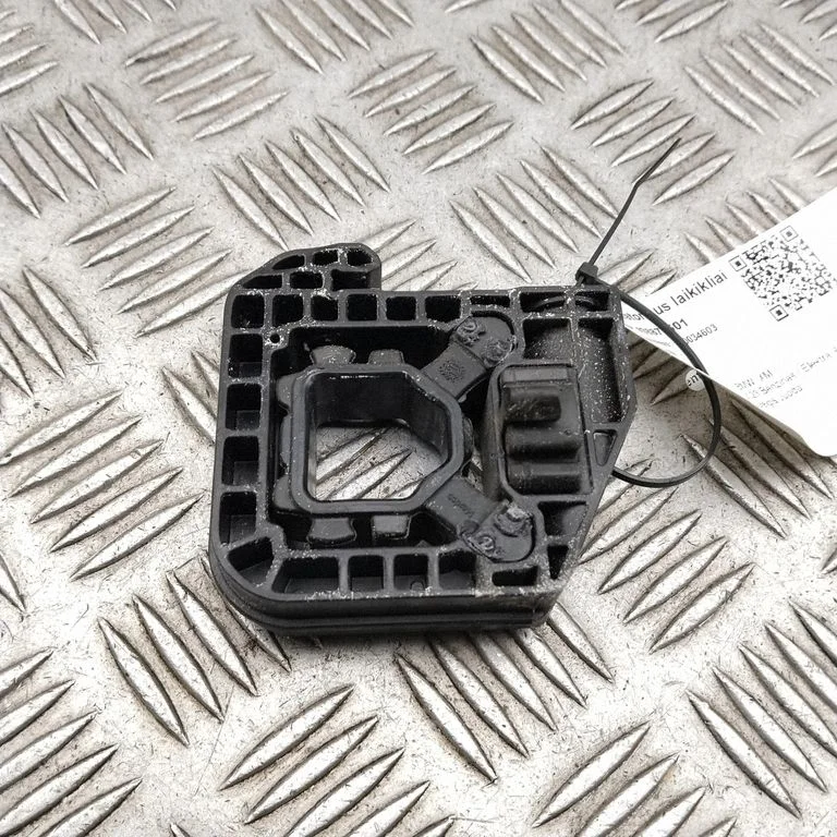 Radiator support slam panel bracket – BMW XM (2022-)