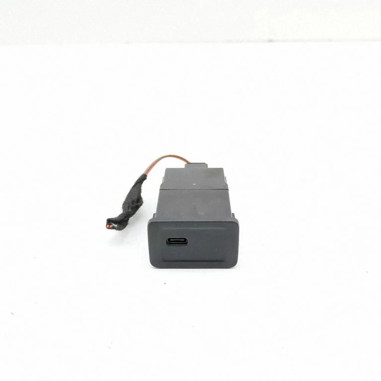 USB ligzda – Mercedes-Benz CLA klase C118 X118 (2019-)