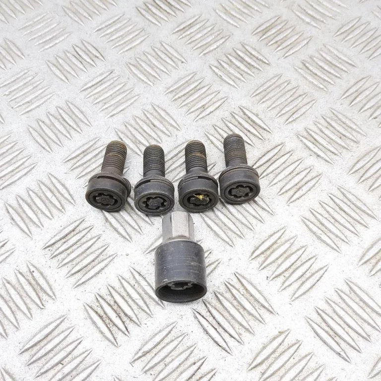 Anti-theft wheel nuts and lock – Mercedes-Benz CLA-Class C118 X118 (2019-)