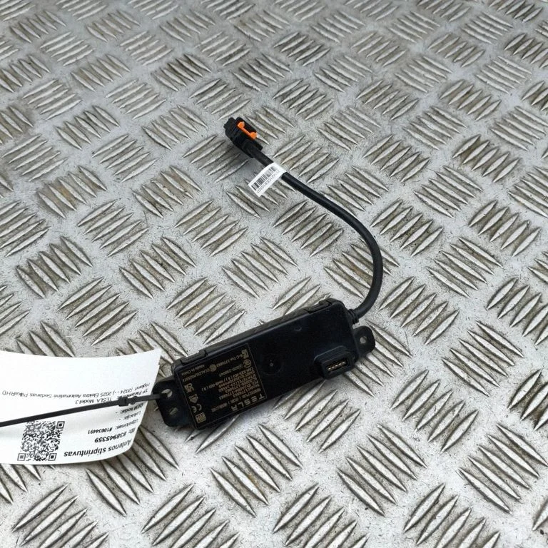 USB-pesa – Tesla Model 3 Highland (2024-)