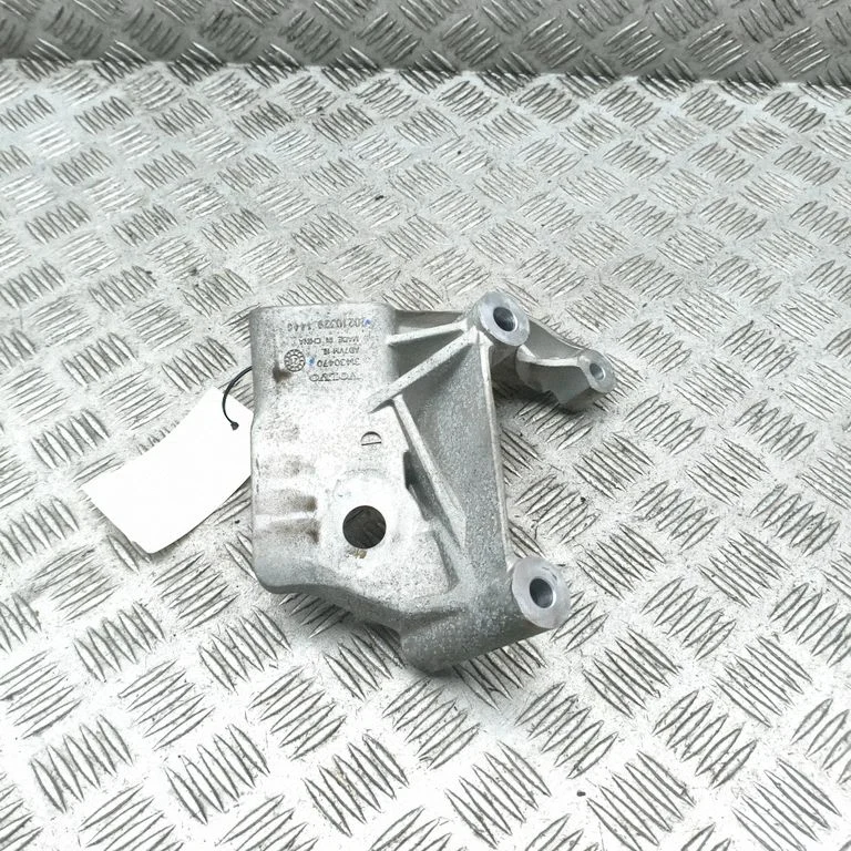 Dzinēja stiprinājuma kronšteins 31430470