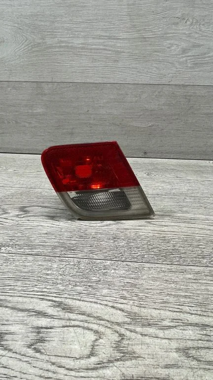 Aizmugurējais lukturis bagāžnieka vākā 8364727
