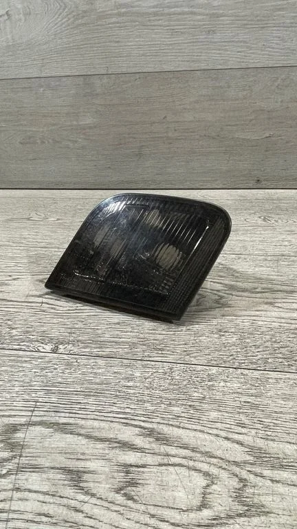 Aizmugurējais lukturis bagāžnieka vākā 30037225