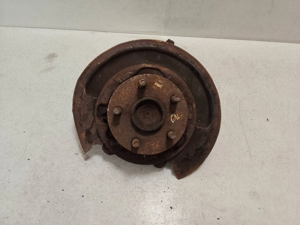 Rear wheel hub – right