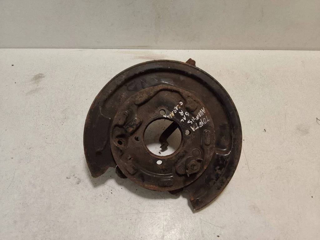 Rear wheel hub – right