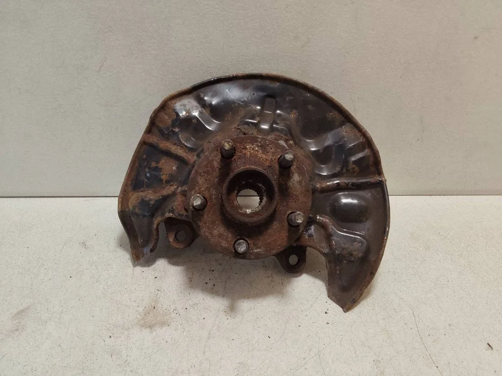 Front wheel hub – left