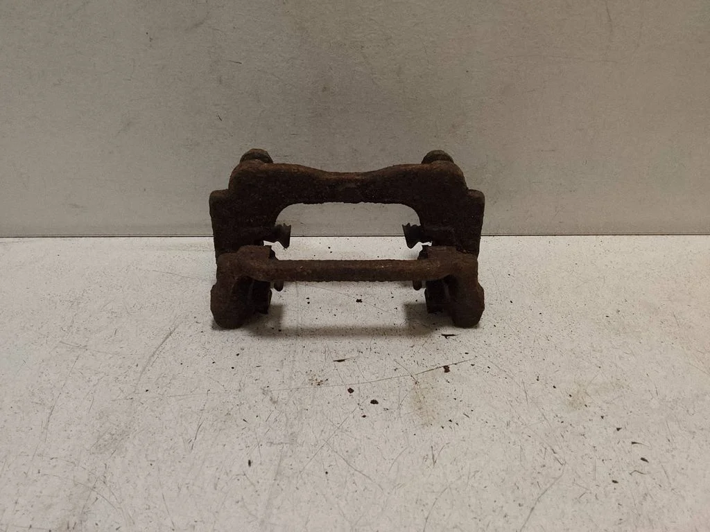 Brake caliper pad carrier rear – right