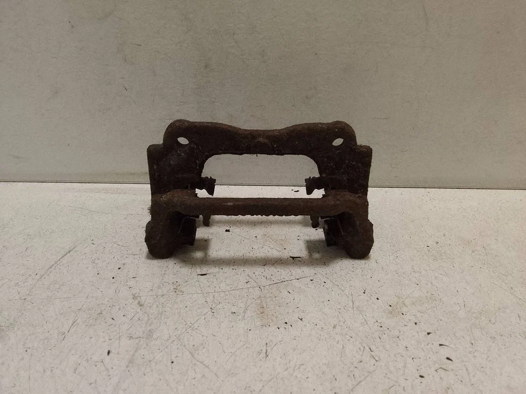 Brake caliper pad carrier rear – right